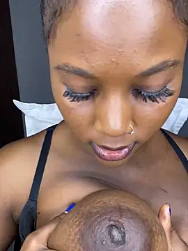 Snapshot of chocogirl01 chatting on 19, 1, 2025 chocogirl01 online show from 19, 1, 2025