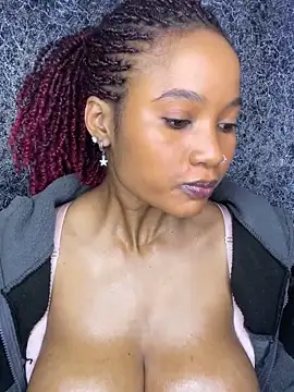 Snapshot of chocogirl01 chatting on 14, 9, 2025 chocogirl01 online show from 14, 9, 2025