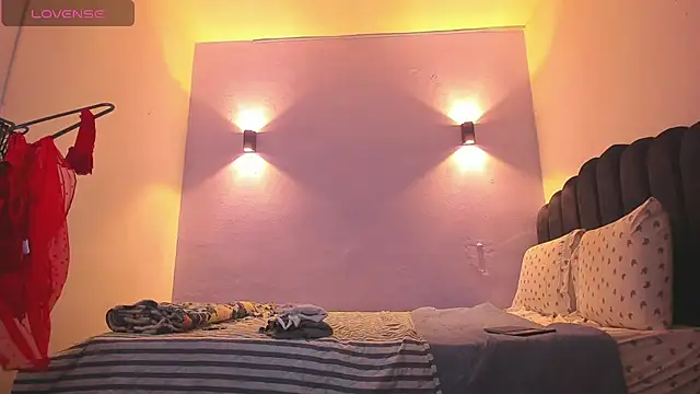 Sofia Clauss  online show from 8, 3, 2025