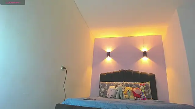 Sofia Clauss  online show from 20, 10, 2025