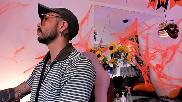 Snapshot of Tom_cooper_ chatting on 27, 10, 2025 Tom cooper online show from 27, 10, 2025