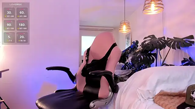 Tom cooper  online show from 4, 12, 2025