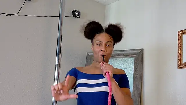 Snapshot of yiauana chatting on 17, 2, 2025 yiauana online show from 17, 2, 2025