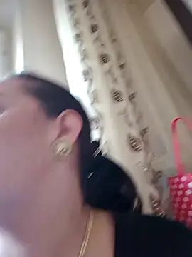 AvaLloyd online show from 5, 3, 2025