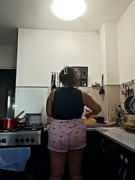 AvaLloyd online show from 22, 9, 2025