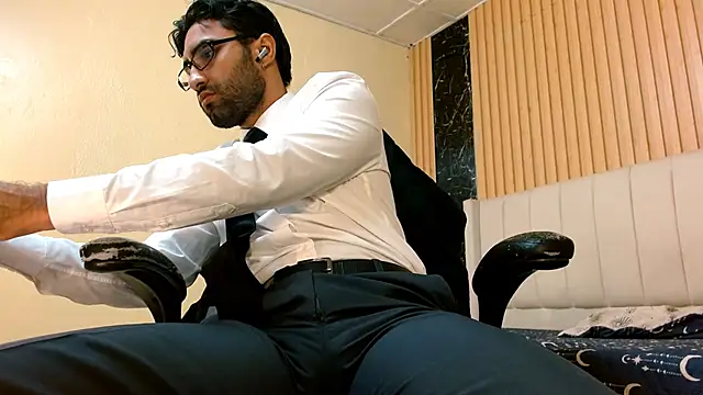 MilanZaire online show from 9, 1, 2026