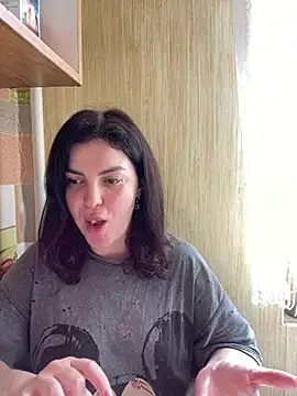 Karolina llove online show from 3, 3, 2025