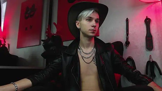 Joseph  Quinn online show from 19, 12, 2024