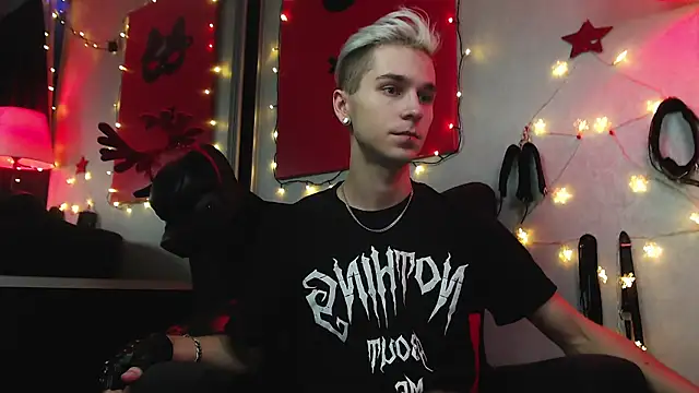 Joseph  Quinn online show from 23, 12, 2024