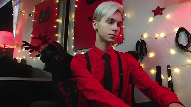 Joseph  Quinn online show from 25, 12, 2024