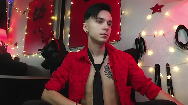 Joseph  Quinn online show from 29, 12, 2024