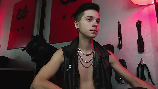 Joseph  Quinn online show from 18, 1, 2025