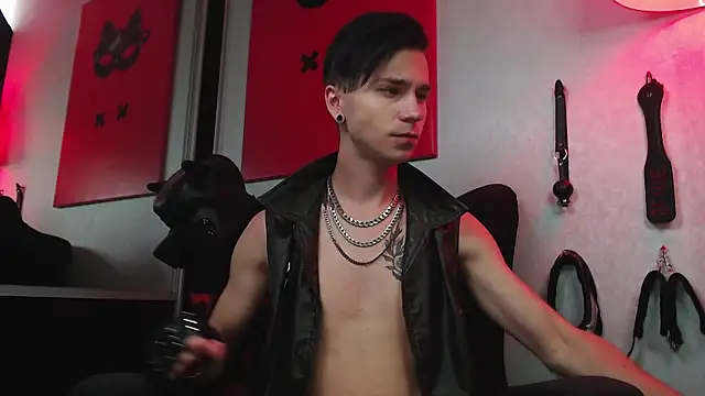 Joseph  Quinn online show from 21, 2, 2025