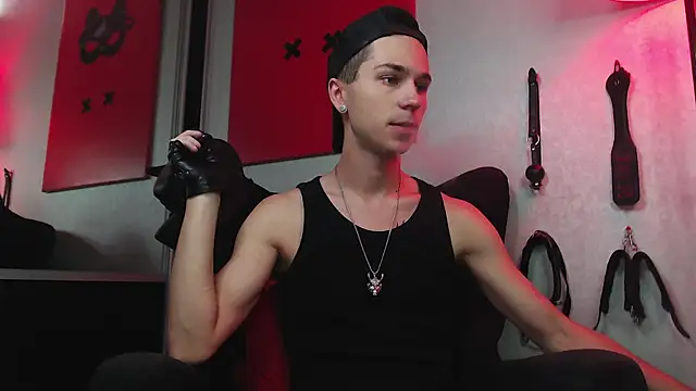 Joseph  Quinn online show from 22, 2, 2025