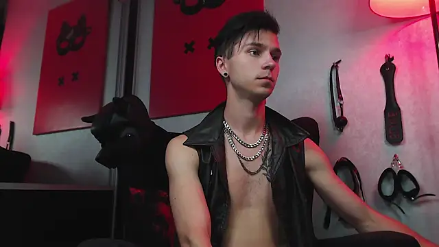 Joseph  Quinn online show from 2, 3, 2025