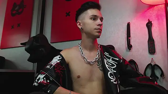 Joseph  Quinn online show from 10, 3, 2025