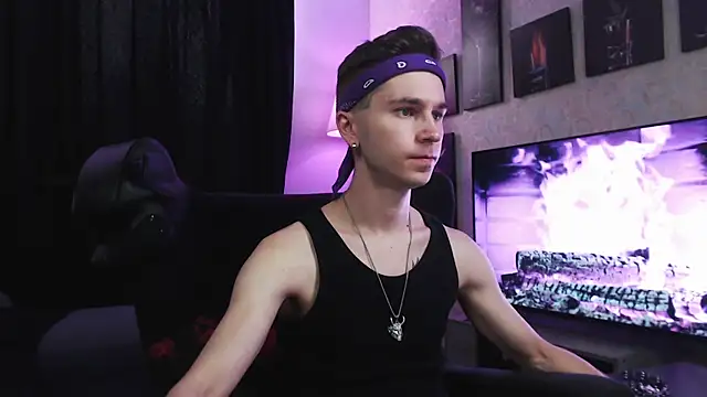 Joseph  Quinn online show from 15, 9, 2025