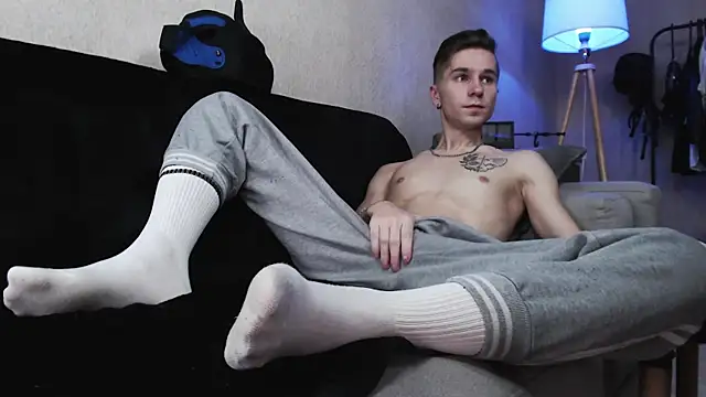 Joseph  Quinn online show from 16, 11, 2025