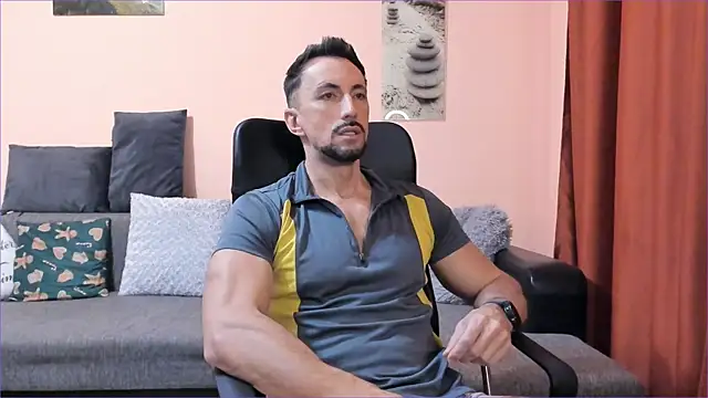 Snapshot of HotHunkTrainer chatting on 5, 1, 2025 HotHunkTrainer online show from 5, 1, 2025