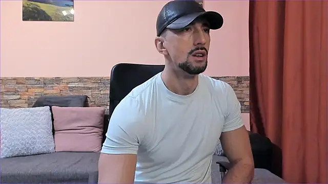 Snapshot of HotHunkTrainer chatting on 7, 1, 2025 HotHunkTrainer online show from 7, 1, 2025