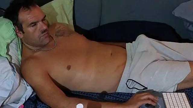 Snapshot of badboybrad11 chatting on 13, 4, 2026 badboybrad11 online show from 13, 4, 2026