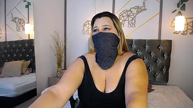 SalmaZaman online show from 25, 1, 2025