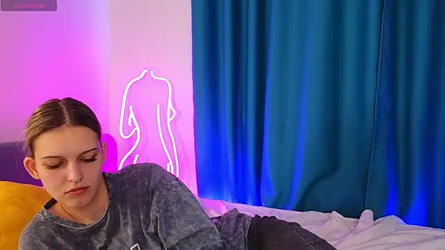 Snapshot of KimberliDean chatting on 28, 2, 2025 KimberliDean online show from 28, 2, 2025