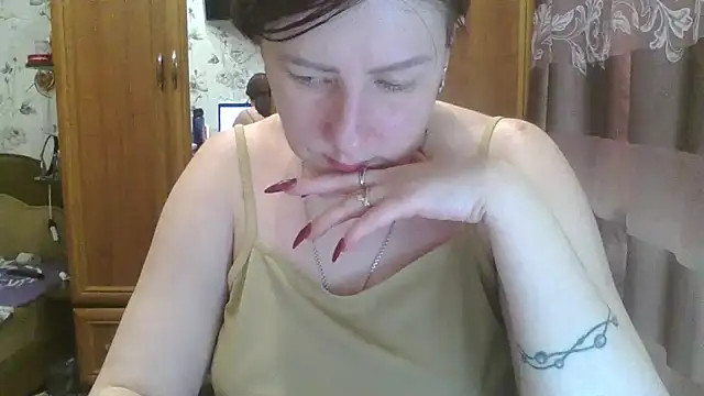 Snapshot of SophieNightAh chatting on 5, 2, 2025 SophieNightAh online show from 5, 2, 2025