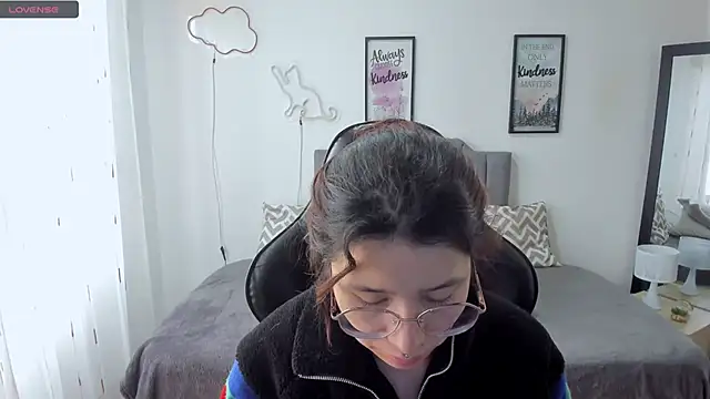 Amy joones online show from 22, 10, 2025