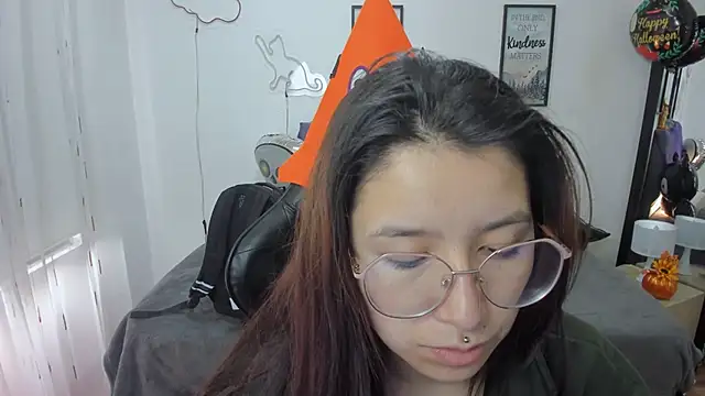 Amy joones online show from 27, 10, 2025