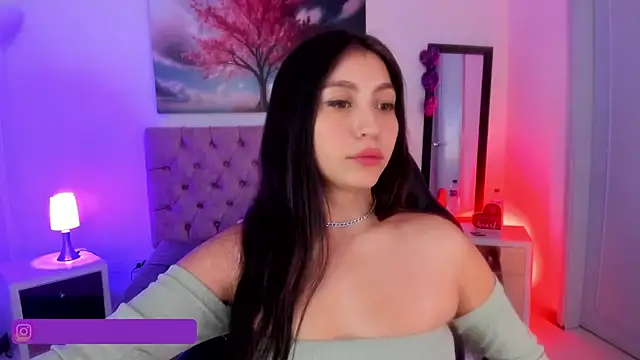 Snapshot of Julianaa_Castro_ chatting on 4, 3, 2025 Julianaa Castro online show from 4, 3, 2025