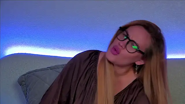 MariaNeumann online show from 5, 2, 2025