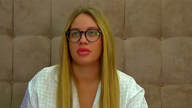 MariaNeumann online show from 6, 3, 2025