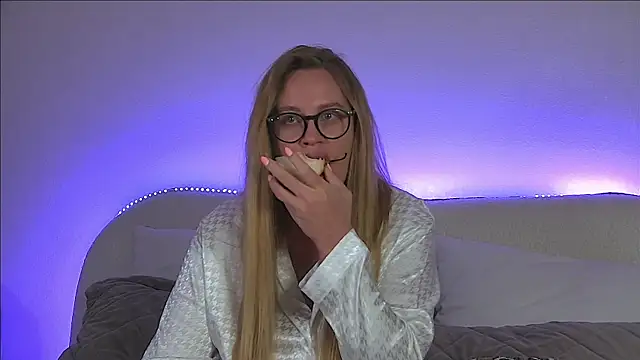 MariaNeumann online show from 16, 3, 2025