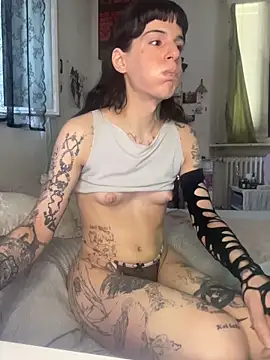 Snapshot of giuli_zerozero chatting on 26, 5, 2026 giuli zerozero online show from 26, 5, 2026