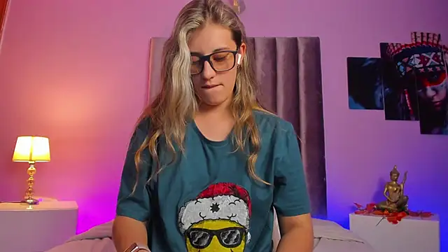 Snapshot of Giia_paiige18 chatting on 19, 12, 2024 Giia paiige18 online show from 19, 12, 2024
