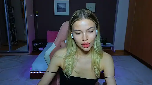 Snapshot of EmmyMills chatting on 18, 1, 2025 EmmyMills online show from 18, 1, 2025