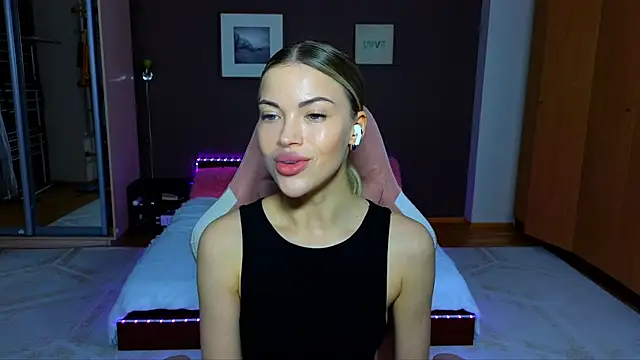 Snapshot of EmmyMills chatting on 28, 1, 2025 EmmyMills online show from 28, 1, 2025