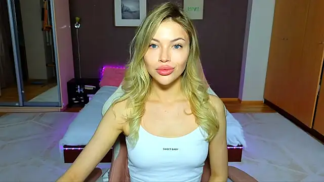 Snapshot of EmmyMills chatting on 13, 2, 2025 EmmyMills online show from 13, 2, 2025