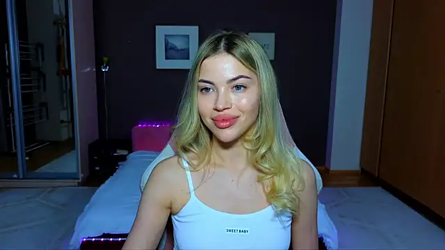 Snapshot of EmmyMills chatting on 19, 2, 2025 EmmyMills online show from 19, 2, 2025