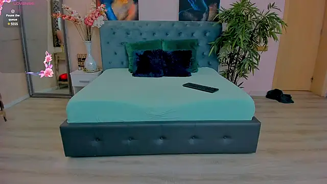 Snapshot of MichelleReys chatting on 12, 2, 2025 MichelleReys online show from 12, 2, 2025