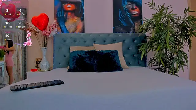 Snapshot of MichelleReys chatting on 7, 3, 2025 MichelleReys online show from 7, 3, 2025