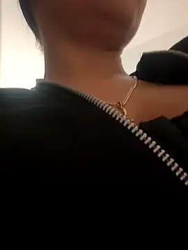 Snapshot of MichelleReys chatting on 15, 9, 2025 MichelleReys online show from 15, 9, 2025