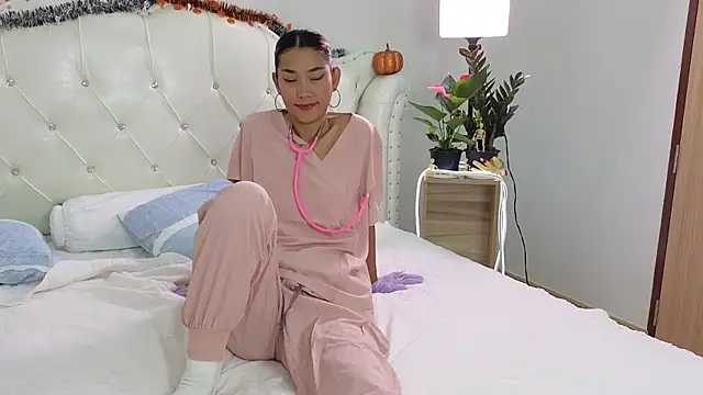 iwantbee online show from 31, 10, 2025