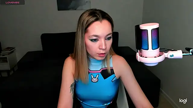 MiaThaine online show from 11, 12, 2024