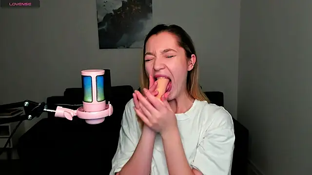 MiaThaine online show from 25, 12, 2024