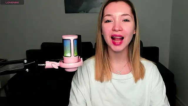 MiaThaine online show from 28, 12, 2024