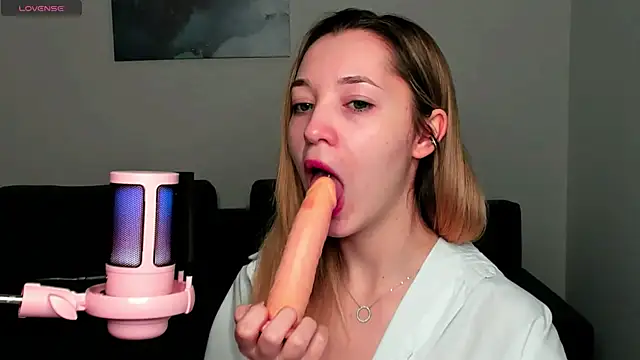 MiaThaine online show from 30, 12, 2024