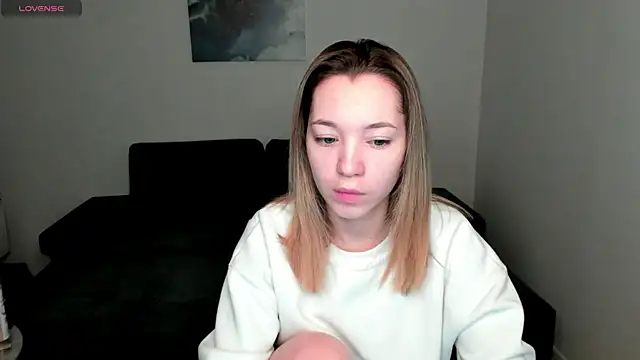 MiaThaine online show from 7, 1, 2025