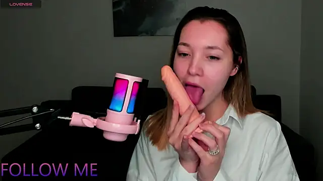 MiaThaine online show from 23, 1, 2025